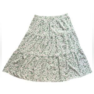 Floral Green & white tiered A line Skirt Size Medium 29” Elastic waist Length 28